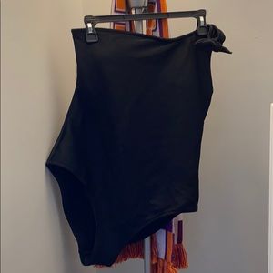 One shoulder rigged bathing suit